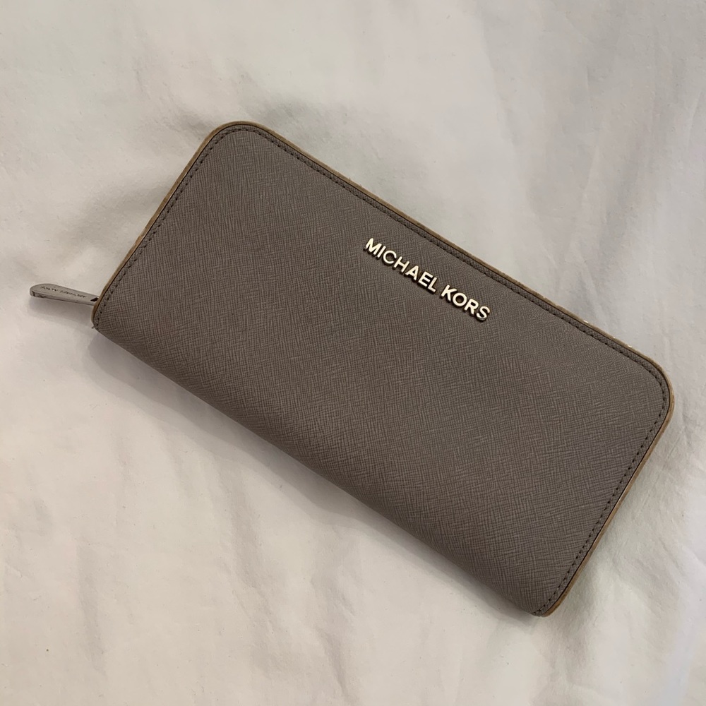 Michael Kors zip wallet